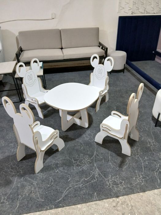 Стол четыре стульчика детский комплект