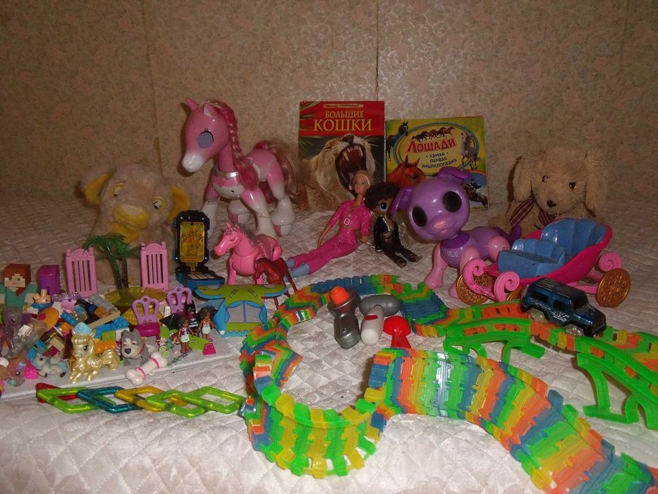 Детские игрушки и книжки