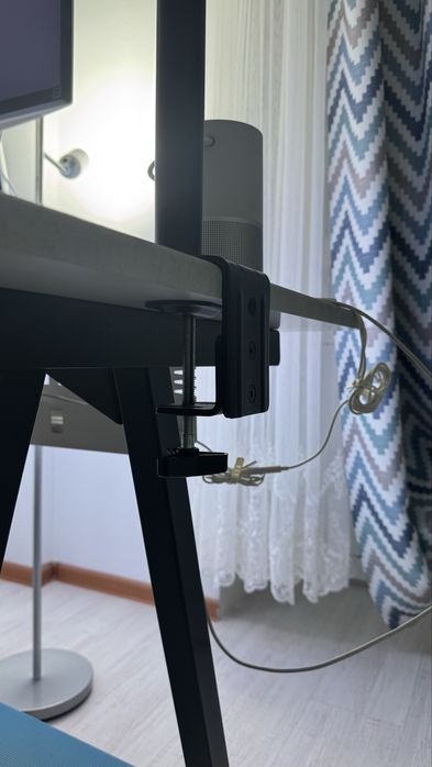 Продам кронштейн