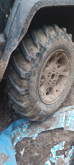 Продавам 4бр.тгуми трактора шарка Mitas 7.50x16