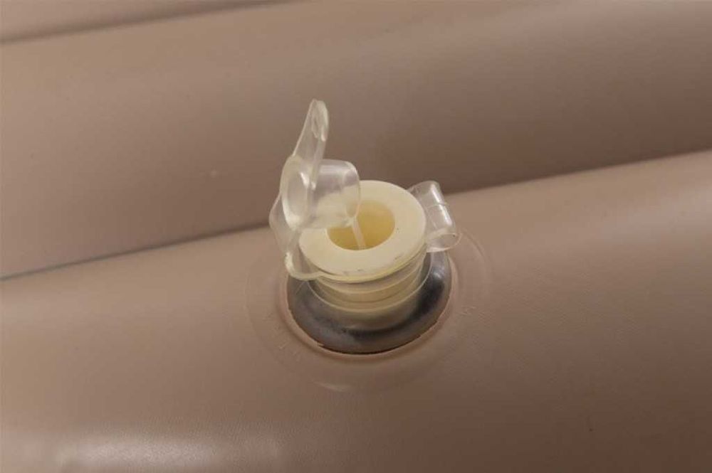 Удобен надуваем матрак/легло, приспособен за спане в автомобил