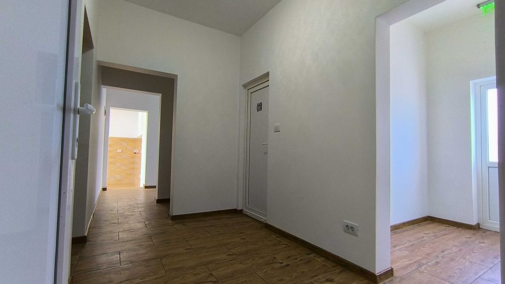 Spațiu comercial 115 m² – Simnicu de Sus, 380V, grupuri sanitare, încălzire pe peleți, locuri de parcare – Ideal pentru producție/depozitare/showroom!