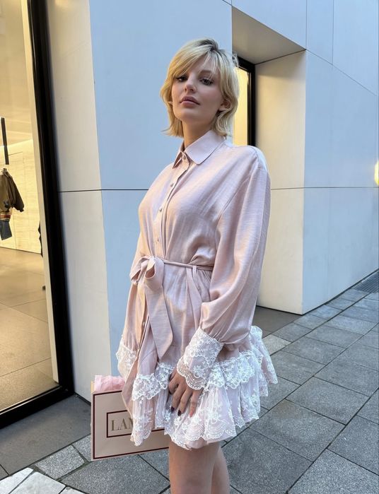 Рокля дантела с колан