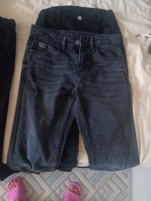Blugi negri școală copii 164/170 7 buc 150 lei