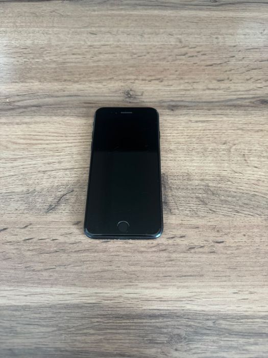 Iphone se 2020  продам