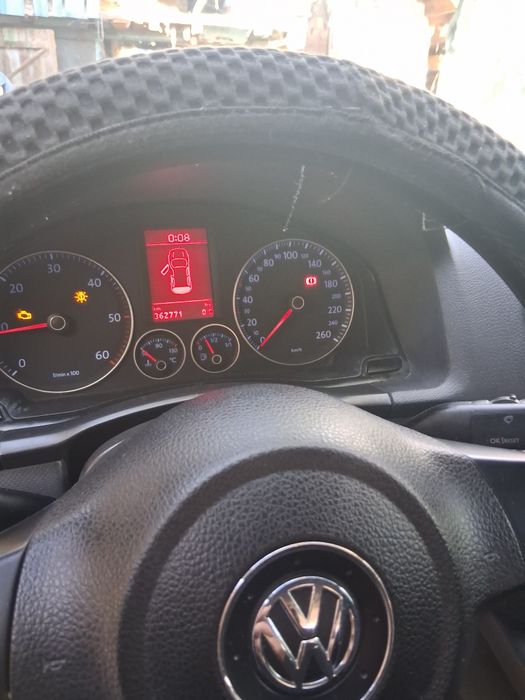 Vând Volkswagen Golf 5