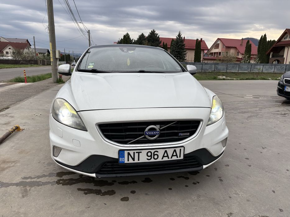 Volvo V40 R design
