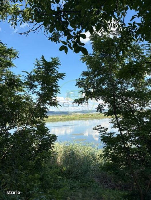 Casa cu teren de 1.651 mp si iesire directa la lac | Feldioara, Brasov