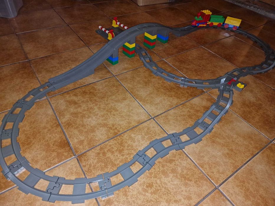 traseu cu tren si sine Lego Duplo