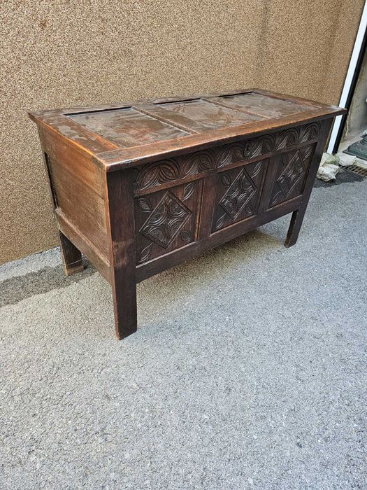 Ракла с дърворезба