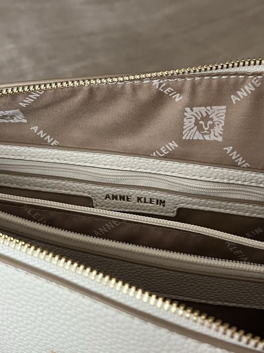 Нова чанта Anne Klein