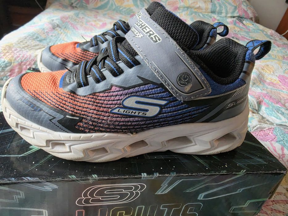 Adidasi Skechers marimea 32