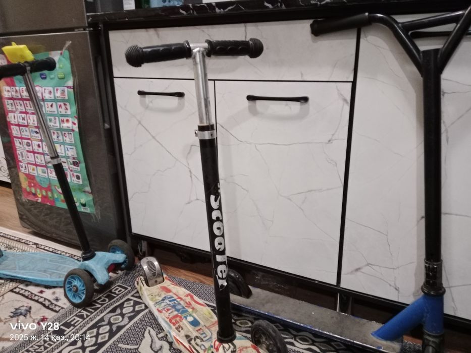 Самакаттар бар .1000