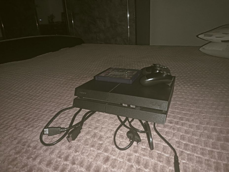 Vând PS4 toate cablurile GTA v funcționabil