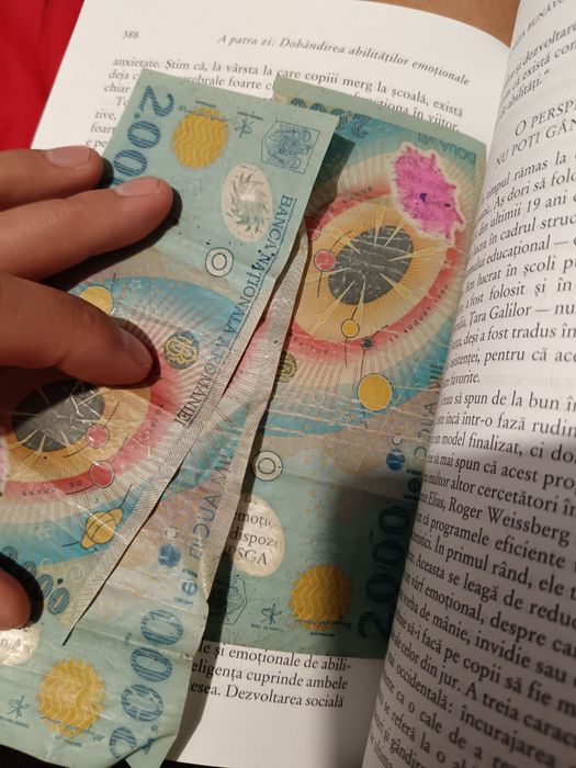 3 Bancnote 2000 lei eclipsa