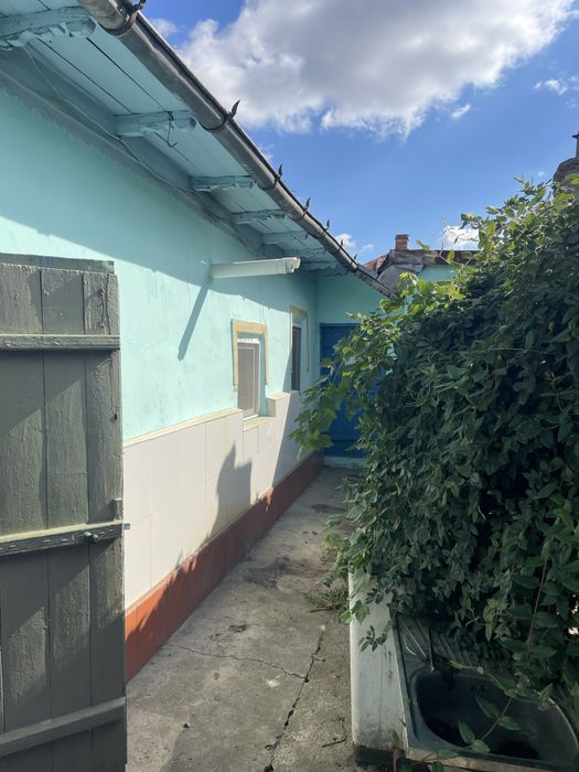 Vand casa  cu toate utilitatile