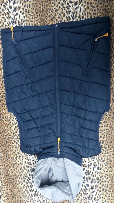 Vestă băieți,  cu glugă detașabilă, în stare foarte buma