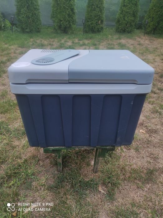 Хладилна чанта Mobicool с външни забележки