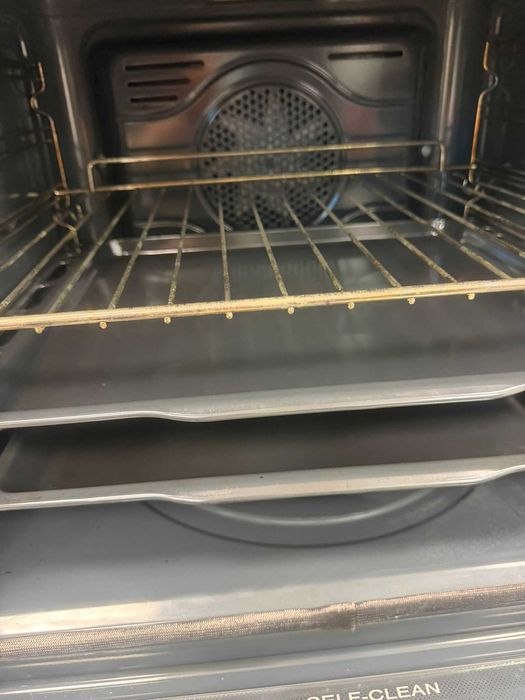 Многофункционална фурна SMEG "Linea" с пиролитичен отвор и плавно затваряне на вратата, черна, енергиен клас A+