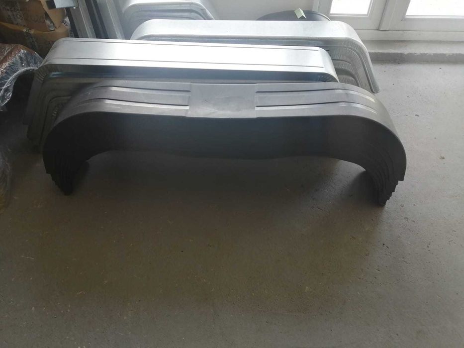 Aripa material plastic pentru remorci cu axe tandem