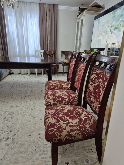 Стол для гостинной