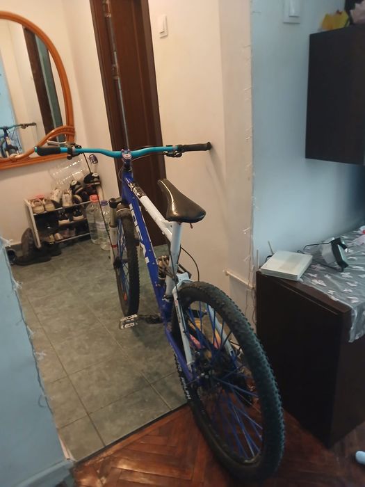 Bicicletă full suspensen