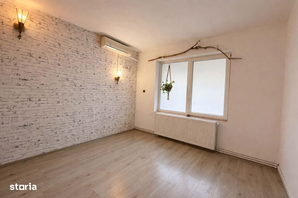 Vand spatiu comercial la parter, suprafata utila 80 mp, 2 bai
