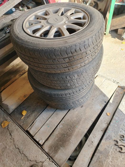 Продам комплект шин с дисками 15