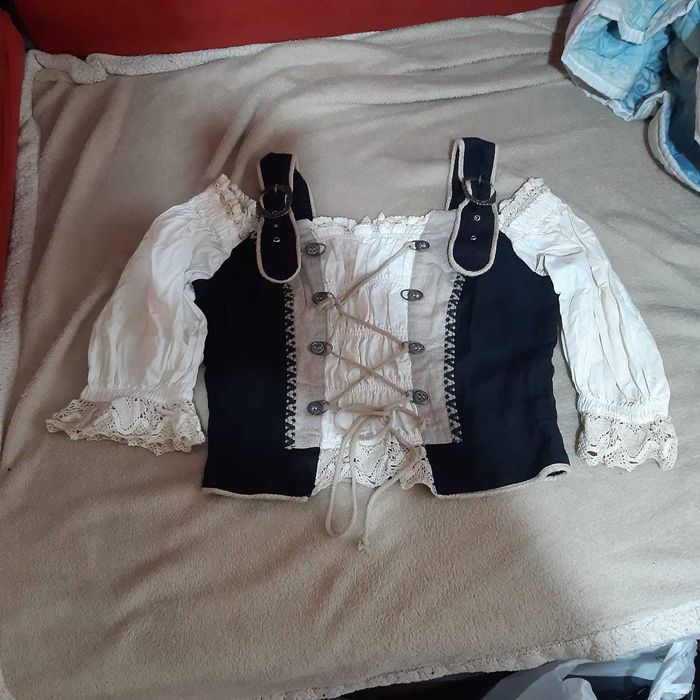 Costume bavareze vechi de dama