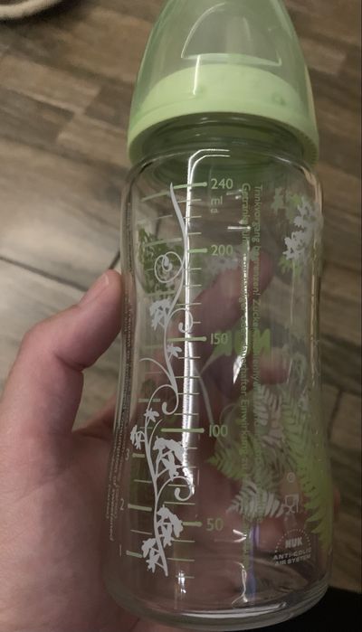 Голямо стъклено шише НУК