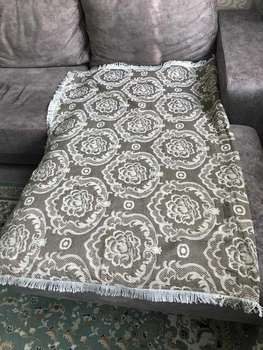 красивые покрывала, 2штуки.