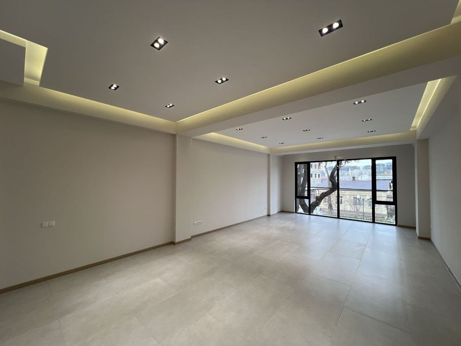 Продажа коммерческого помещения на 1-й линии в центре