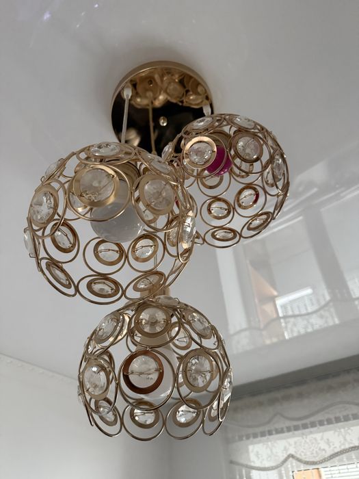 Продам красивую люстру