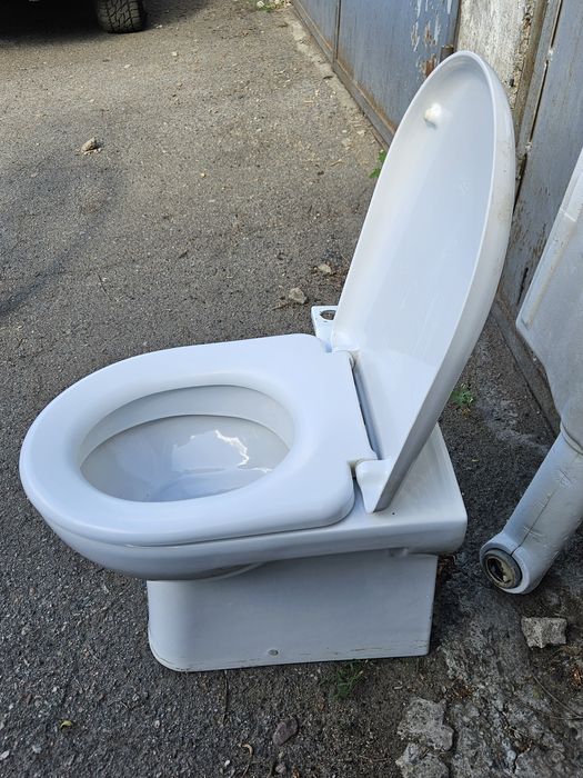 Продам унитаз с инсталляцией