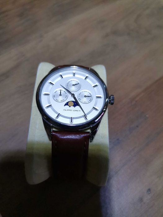 Няколко часовника за продажба