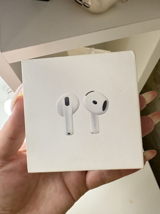 AirPods 4 поколение (оригинал, отличное состояние)