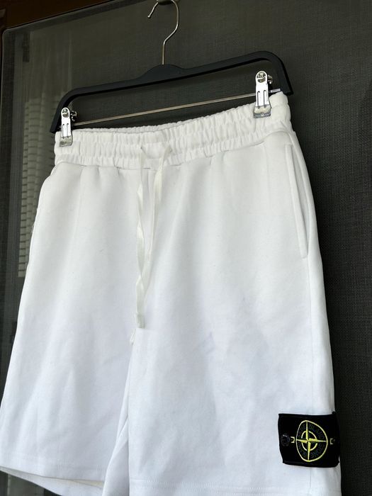 Мъжки къси панталони Stone Island - размер L, Отлично състояние