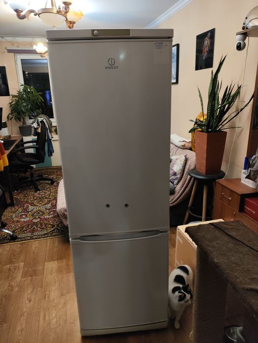 Холодильник indesit