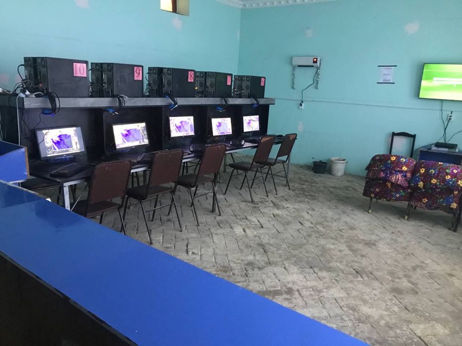 Kompyuterlar sotiladi holati yaxshi b/u aksessuarlarida xarajati bor