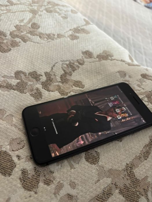 Продам Iphone 8 plus  идеальное состояние