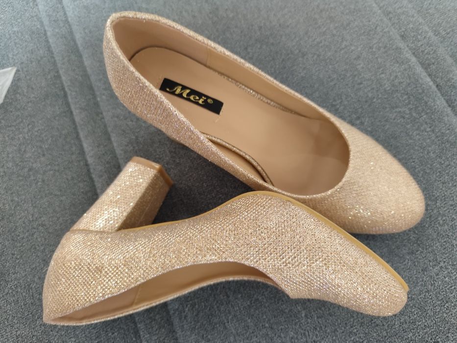 Pantofi dama aurii