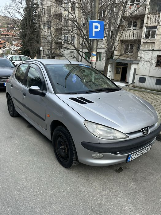 Автомобил пежо 206