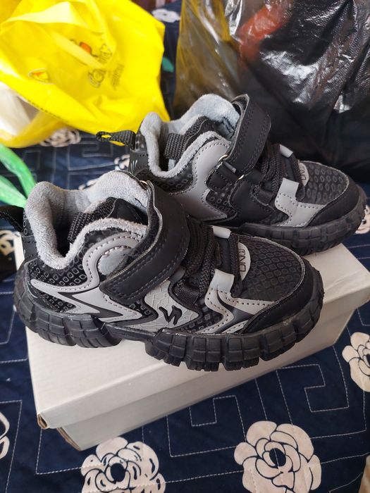 Продам обувь на мальчика.