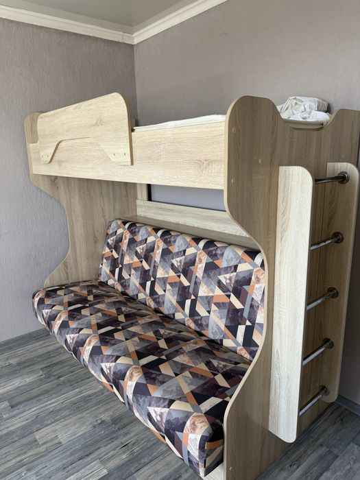 Продам двухъярусную кровать (диван)