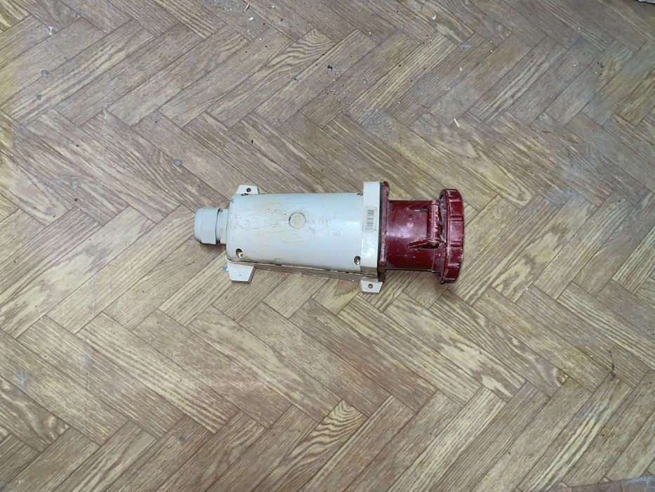 Продам электричиский разъем