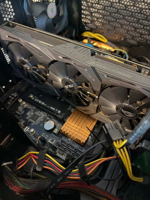 Настолен геймърски компютър – Intel Core i5 / ASUS ROG Strix / 16GB RAM / 700W FSP