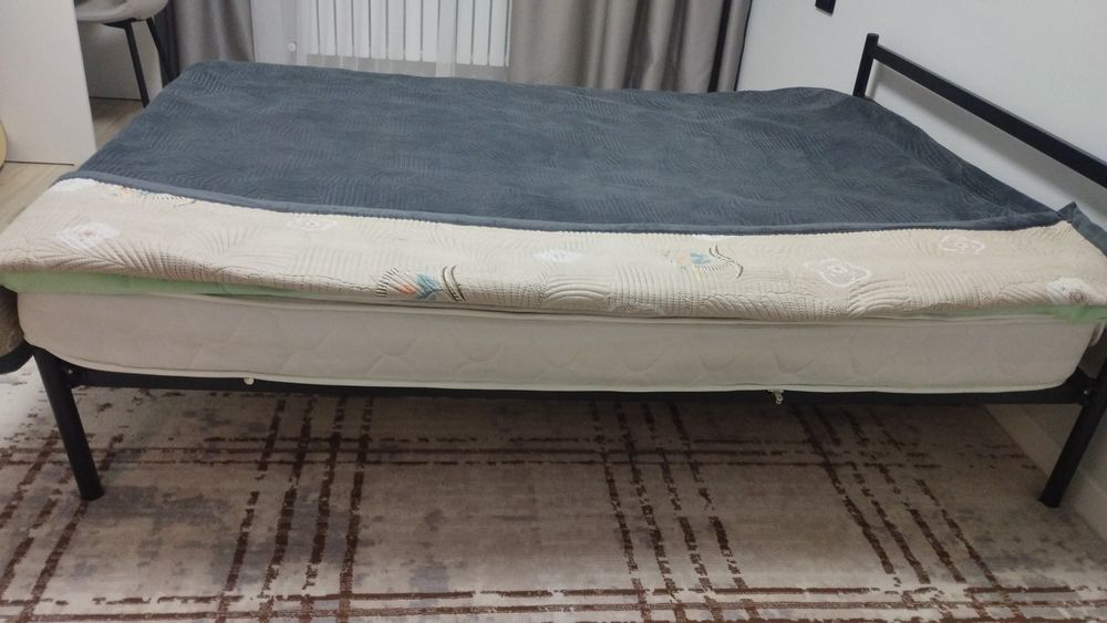 Срочно продам кровать с матрасом