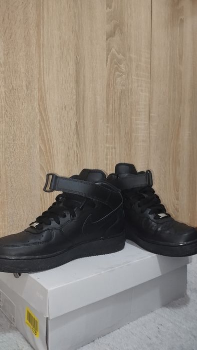 Vând Air force 1 mid black.