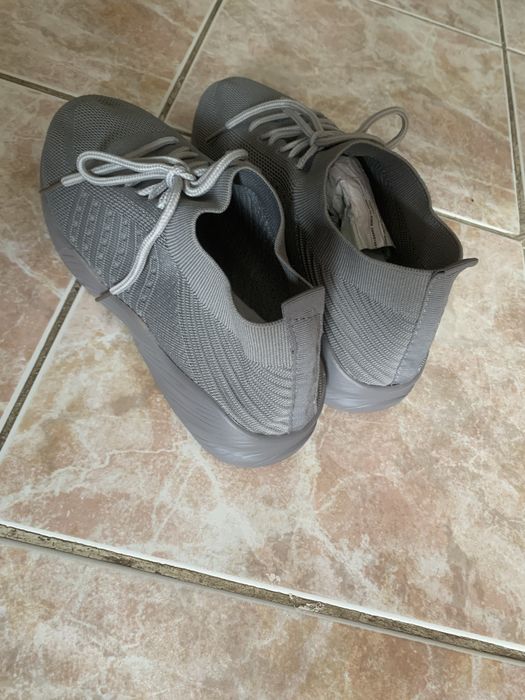 Pantofi sport stil yeezy