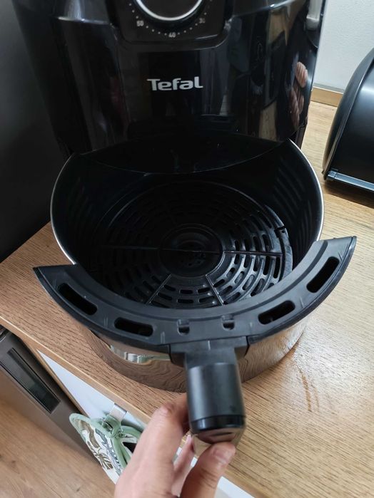 AIR FRYER TEFFAL - EASY FRYER CLASSIC,  уред за горещ въздух 4,2 л. Черен